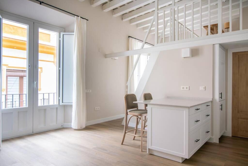 G12 Trendy And Comfy Bright Loft Meters From Bullring And Trianas Bridge, Galera Street, Seville